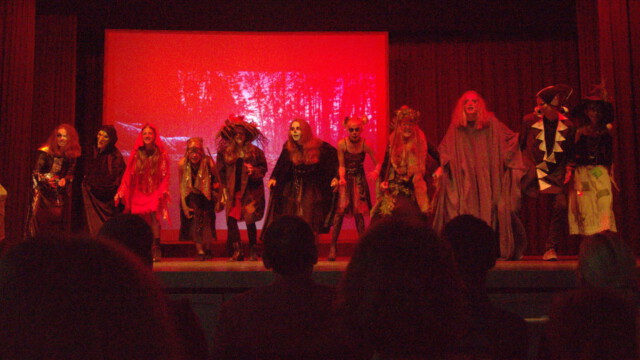 Schultheater "Die kleine Hexe"